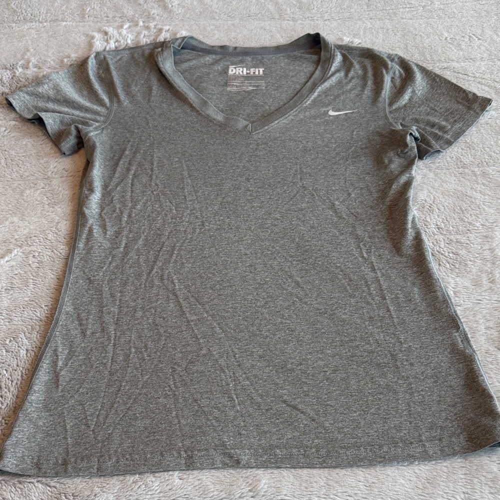 Nike Women's Gray V-Neck Tee Running Short Sleeve Tee Size Small EUC